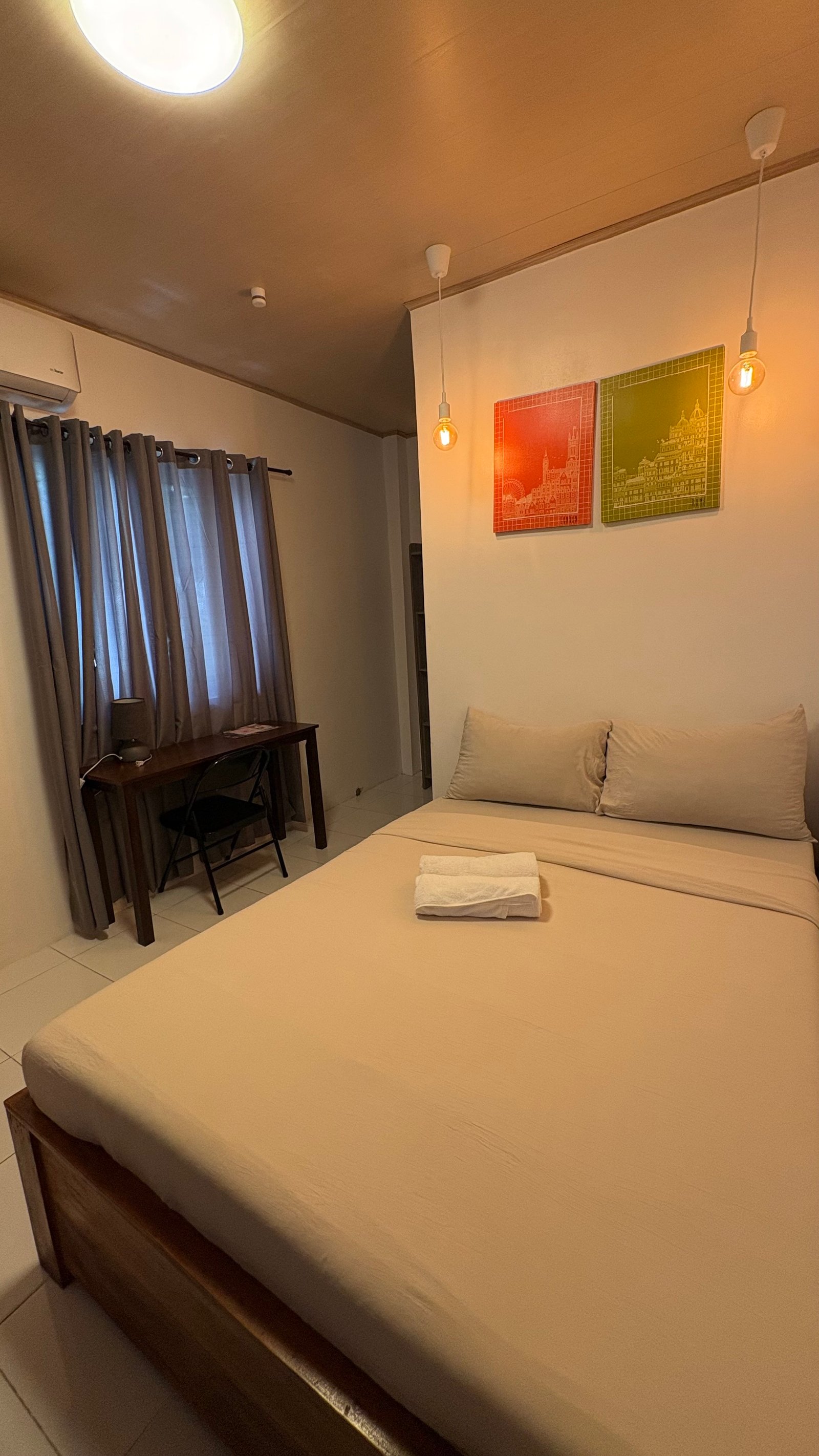 CLASS B Couple room (Comfortable & Quiet)
Full size bed with private Toilet & Bathroom.
Good for 2 persons
Free Starlink WiFi
Hot & Cold Water Shower
Free Coffee
Free Hot & Cold Water
With working wooden Table
Fully Air-conditioned
