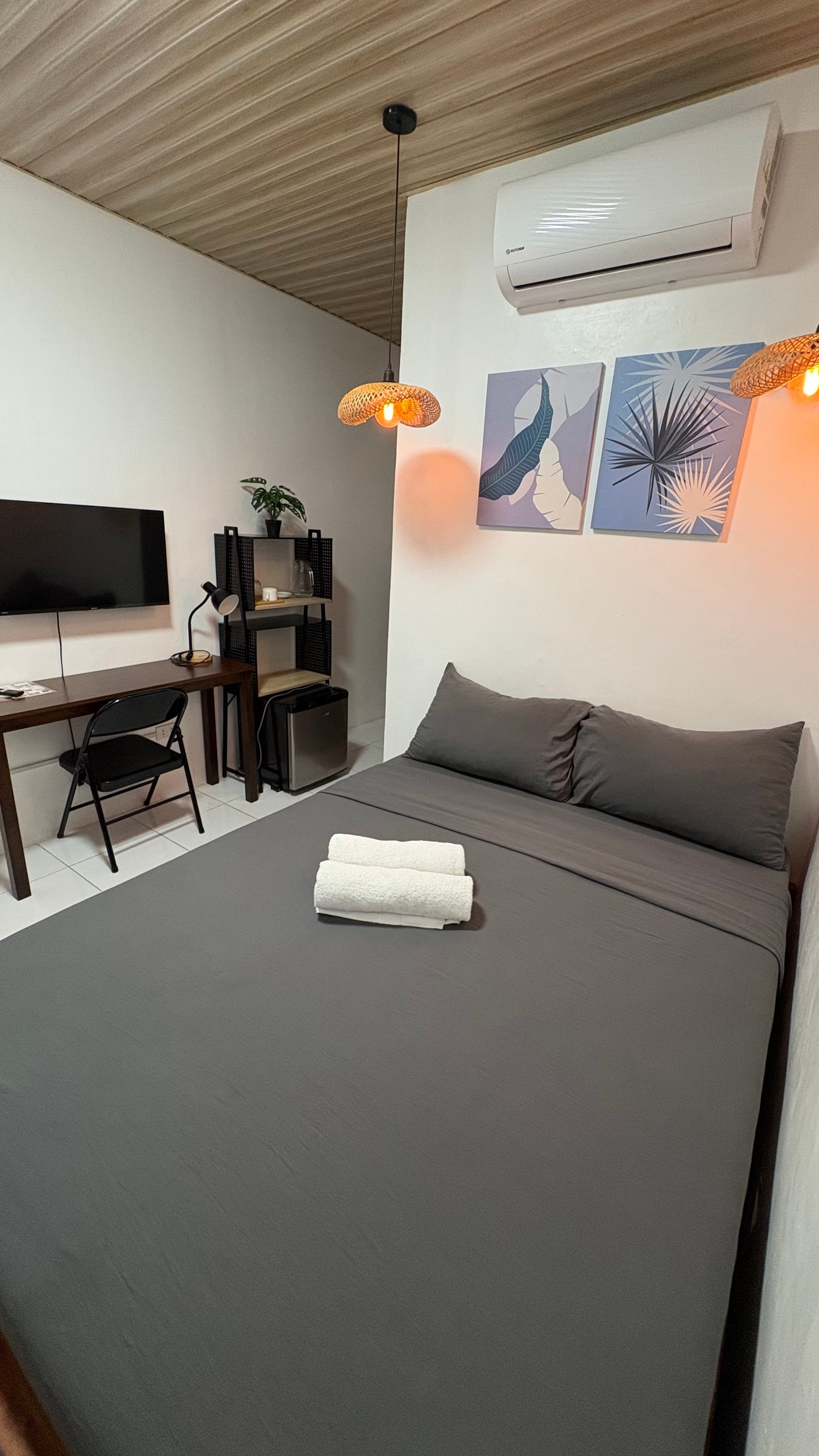 Class A Couple Deluxe Room
Full size bed with private Toilet & Bathroom
Good for 2 persons
With Smart TV
Working Table
Free hot & Cold drinking water
Free Starlink WiFi
Free Coffee
Fully Air-conditioned